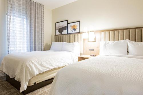 2 bedrooms, 4 beds