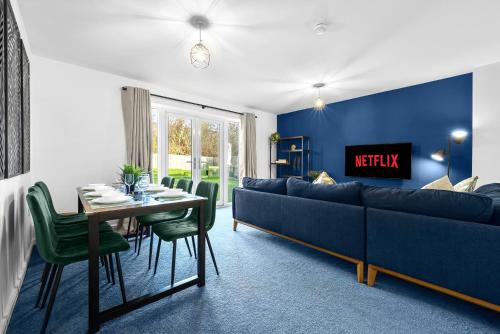 Spacious 4-Bed Contractor House, Driveway Parking, Fast Wi-Fi, Long Stays – khách sạn tại Smethwick