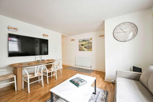 Chelsea Modern - Stylish Hideaway - image 7