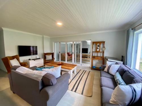 Comoditats, In Harmony - Pet Friendly Modern Beach House in Jeffreys Bay