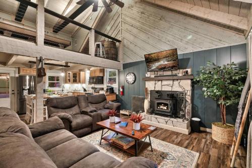 Hillside Haven in Kodak, USA