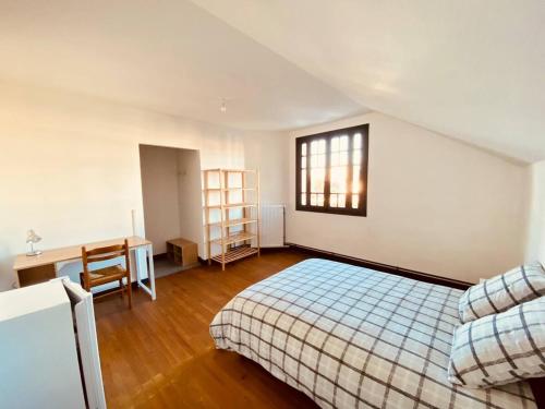 Chambre privative dans maison partagee avec d'autres voyageurs - Sère-Rustaing