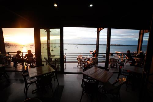 餐廳, 拉巴斯馬雷貢七冠酒店 (Seven Crown La Paz Malecon) in 拉巴斯