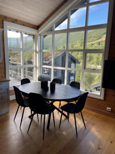 Velkommen til topp leilighet på Strandafjellet 2 soverom og hems (Velkommen til topp leilighet pa Strandafjellet 2 soverom og hems) in Stranda