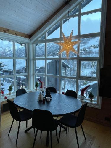 Velkommen til topp leilighet på Strandafjellet 2 soverom og hems (Velkommen til topp leilighet pa Strandafjellet 2 soverom og hems) in Stranda