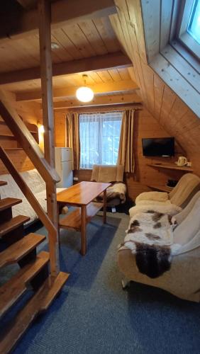 2 bedrooms, 5 beds