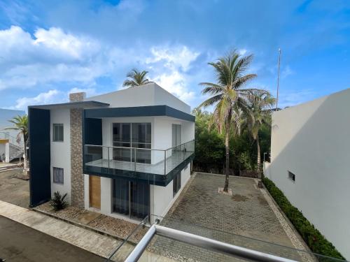 Casa2 Duplex AC WiFi Piscina Acceso al mar