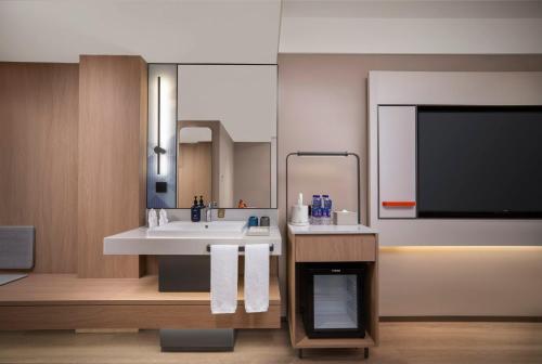 room detail thumbnail 1