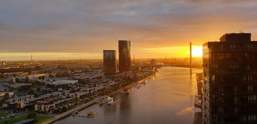View, Melbourne Lifestyle Apartments - Best Views on Collins in Docklands