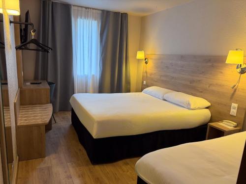 1 double bed, 1 twin bed