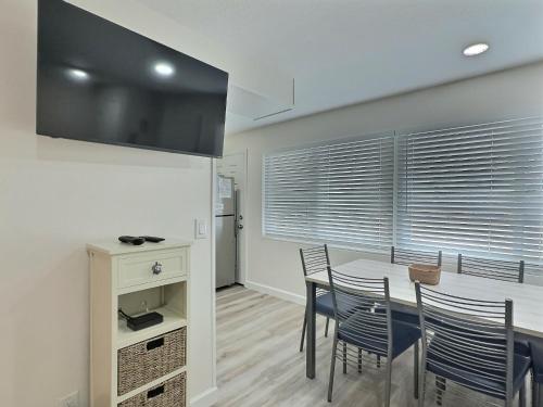 Beachside Vacation Rental Condo on Siesta Key with Pool Access - image 3