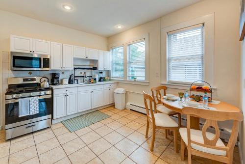 Serene Hamilton ELM 13MI to Time Square Laundry Easy Parking in 提內克