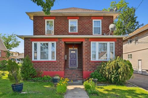 Serene Hamilton ELM 13MI to Time Square Laundry Easy Parking in 提內克