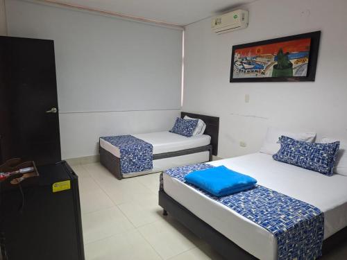 1 double bed, 2 twin beds