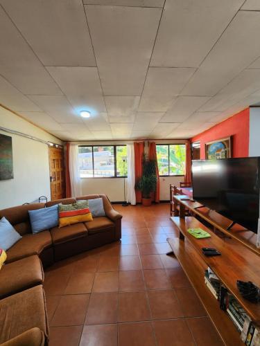 Comfortable fully equipped apartment just 6 kilometers from Manuel Antonio, with parking and fast Wi – khách sạn tại Trung tâm Thành phố Quepos
