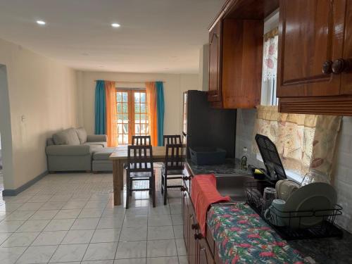 Peaceful 2BR Apartment - Walk to Mall & Transit in Марісюл