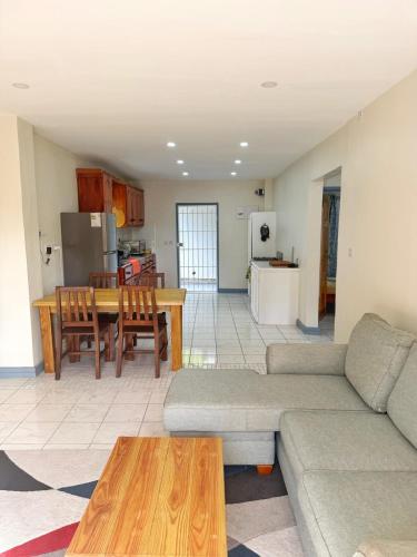 Peaceful 2BR Apartment - Walk to Mall & Transit in Марісюл