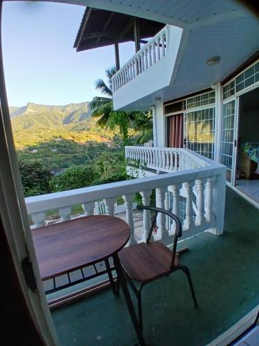 شرفة/ تراس, Hiva Oa Villa Lodge in جزر ماركيساس