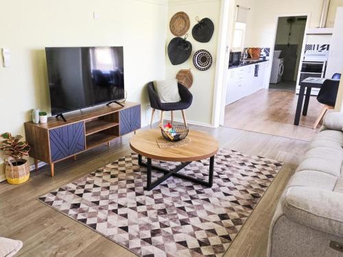 . The Lake House - Ouyen