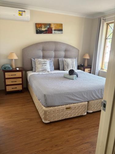 SPACIOUS JANDAKOT HOUSE FOR FAMILY AND BUSINESs – khách sạn tại Canning Vale