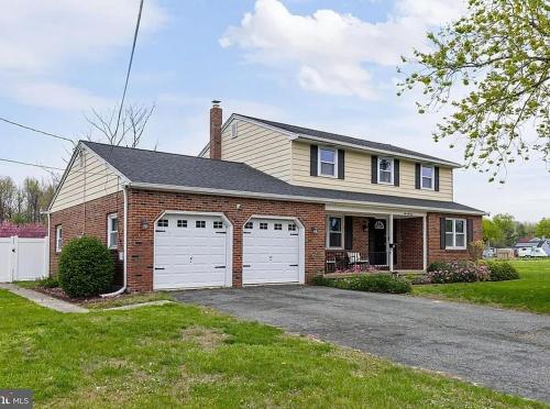 Exterior view, The Carneys Point Cottage in Carneys Point (NJ)