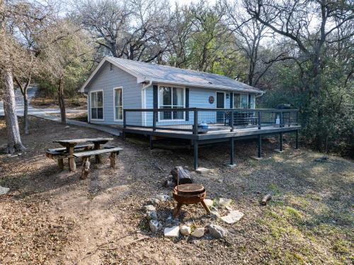 River Access Fire Pit BBQ Sleeps Sleeps 17 in Kyle (TX)