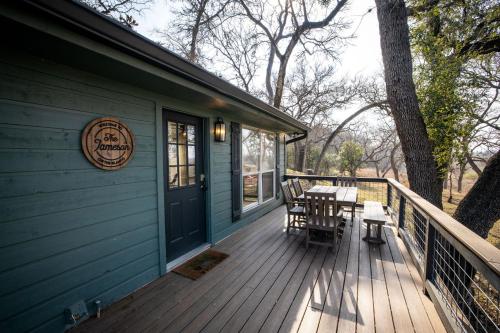 River Access Fire Pit BBQ Sleeps Sleeps 17 in Kyle (TX)