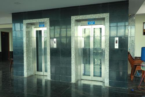 Hotel Madurai Comforts in Thiruparangundram