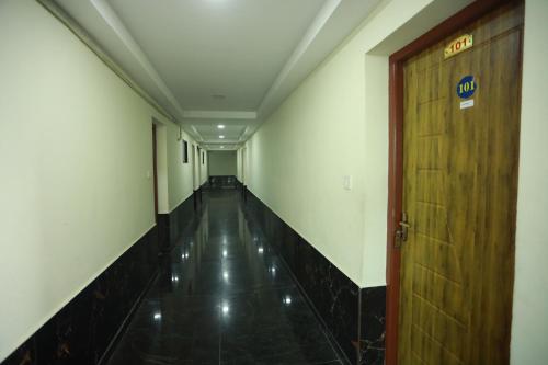 Hotel Madurai Comforts in Thiruparangundram
