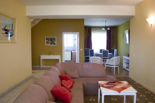Country Club La Mesteceni - image 2