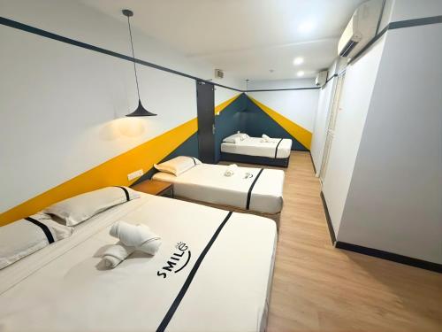 room detail thumbnail 2