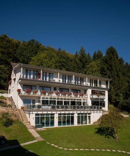 PlusNaturHotel direkt am Ederseeufer Waldhotel Wiesemann und Ferienapartments