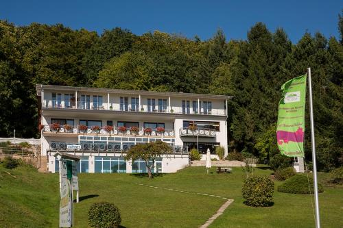 PlusNaturHotel direkt am Ederseeufer Waldhotel Wiesemann und Ferienapartments