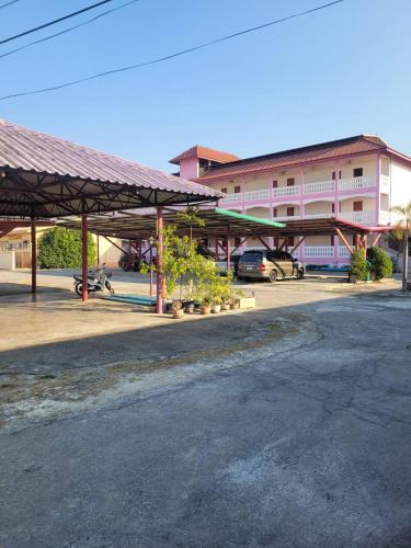 ロッブリー ลพบุรีทาวน์ Lopburi Town 3つ星 ホテル スイート