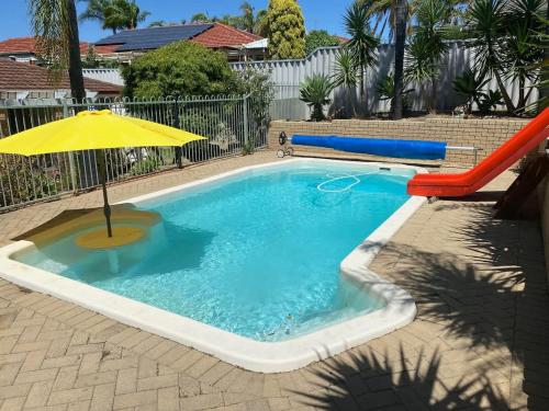 Comfortable family friendly retreat with pool – khách sạn tại Warwick