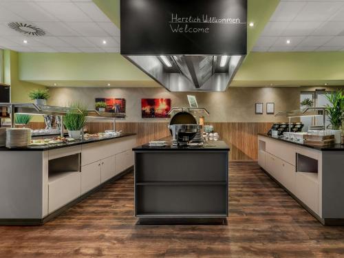 Mercure Hotel Hamburg am Volkspark - image 7