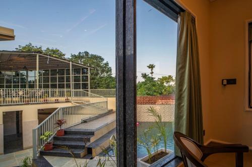 Luxury 10BHK Private Pool Villa - The Ruby Retreat by Ozy Stays in Nehar Pab