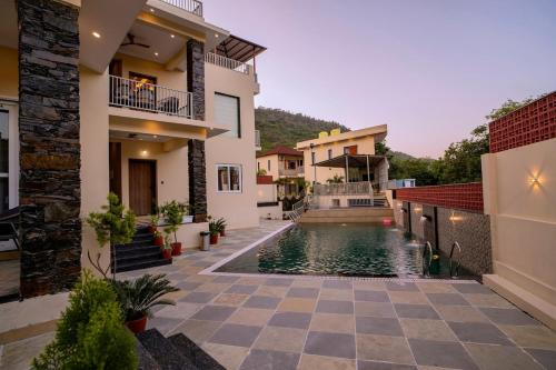 Luxury 10BHK Private Pool Villa - The Ruby Retreat by Ozy Stays in Nehar Pab