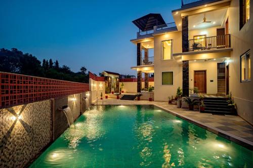 Luxury 10BHK Private Pool Villa - The Ruby Retreat by Ozy Stays in Nehar Pab