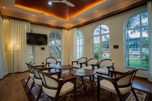 Luxury 10BHK Private Pool Villa - The Ruby Retreat by Ozy Stays in Nehar Pab