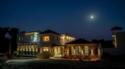 Luxury 10BHK Private Pool Villa - The Ruby Retreat by Ozy Stays in Nehar Pab