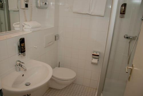 Bathroom, Elbbrucken Hotel in Rothenburgsort