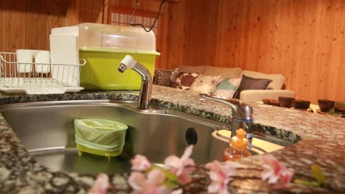 Cocina, Casa de 92 m² en Kanayama, con 1 habitación(es) y 1 baño(s) privado(s) (Nagoya / 杉の木・和モダン一軒家・1台分無料駐車場付き【最大12名まで】) in Minami