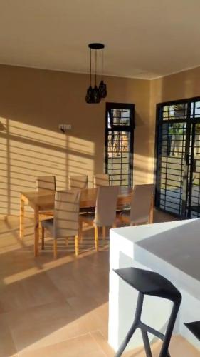 Instalaciones, Palm Breeze Villa in Gunjur