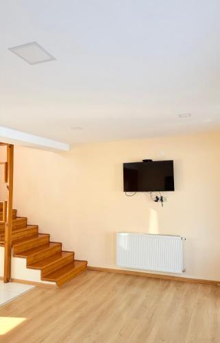 MV Cottage 1 - Two-Bedroom Villa in Tsemi
