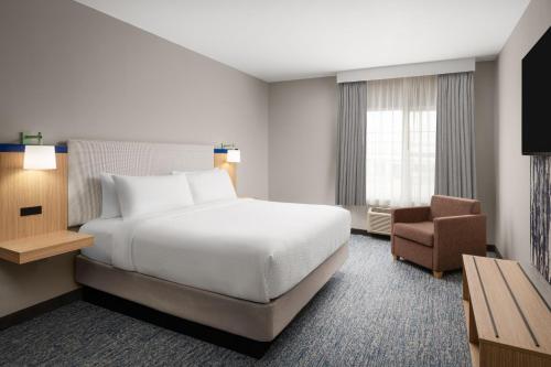 1 king bed, 2 queen beds
