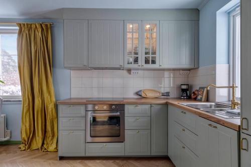Family Guest House, 2 Bedrooms, near train station in Täby
