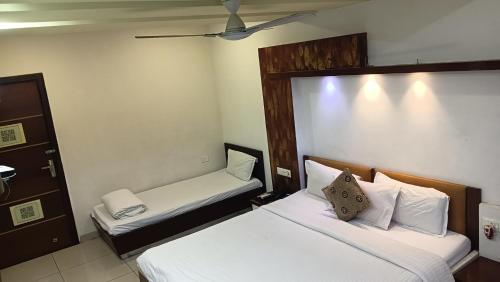 Hotel Kalinga Lake View – Ahmedabad, TN