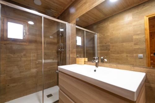 Fürdőszoba, La Borda del Pubill Resort in Vall de Cardos