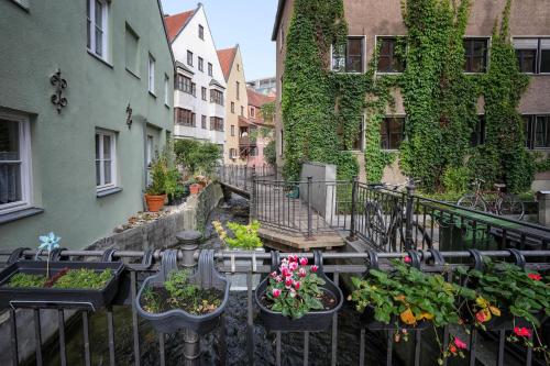 GoldenKey-Suites - Spacious Luxury Apartment in the Heart of Augsburg Old Town - Premium Open-Plan Kitchen in Augsburg, Deutschland
